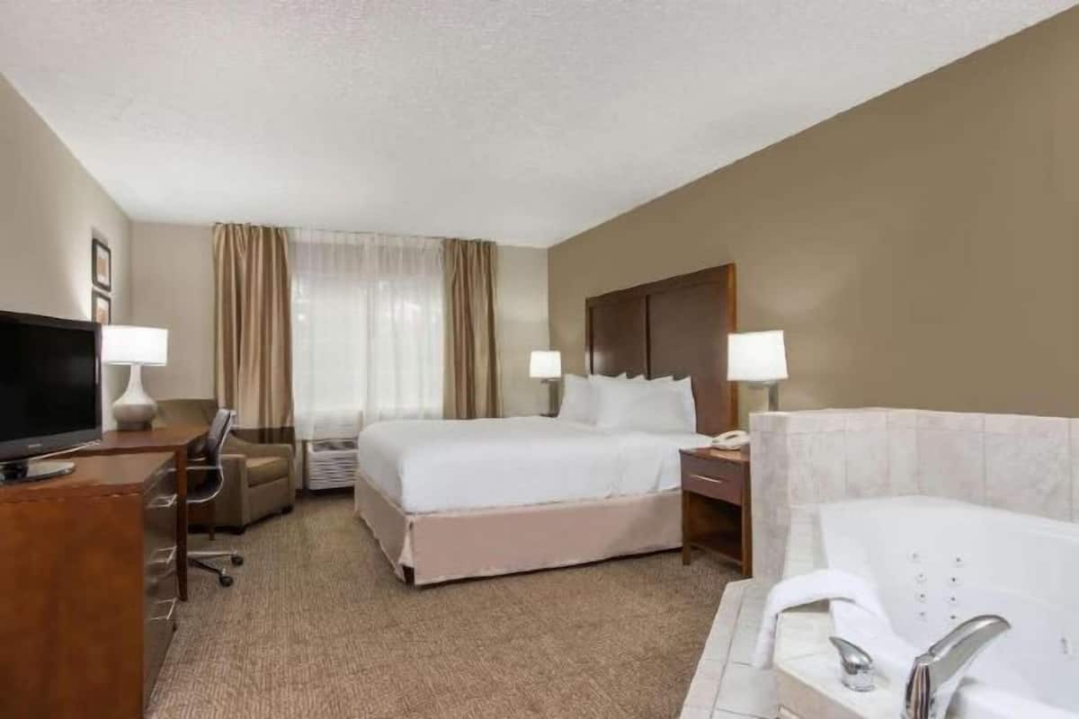 In-room safe, desk, iron/ironing board, free cots/infant beds