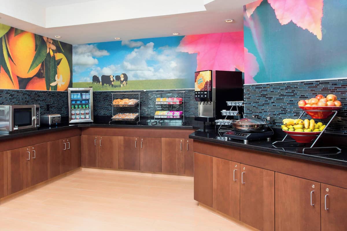 free daily continental breakfast