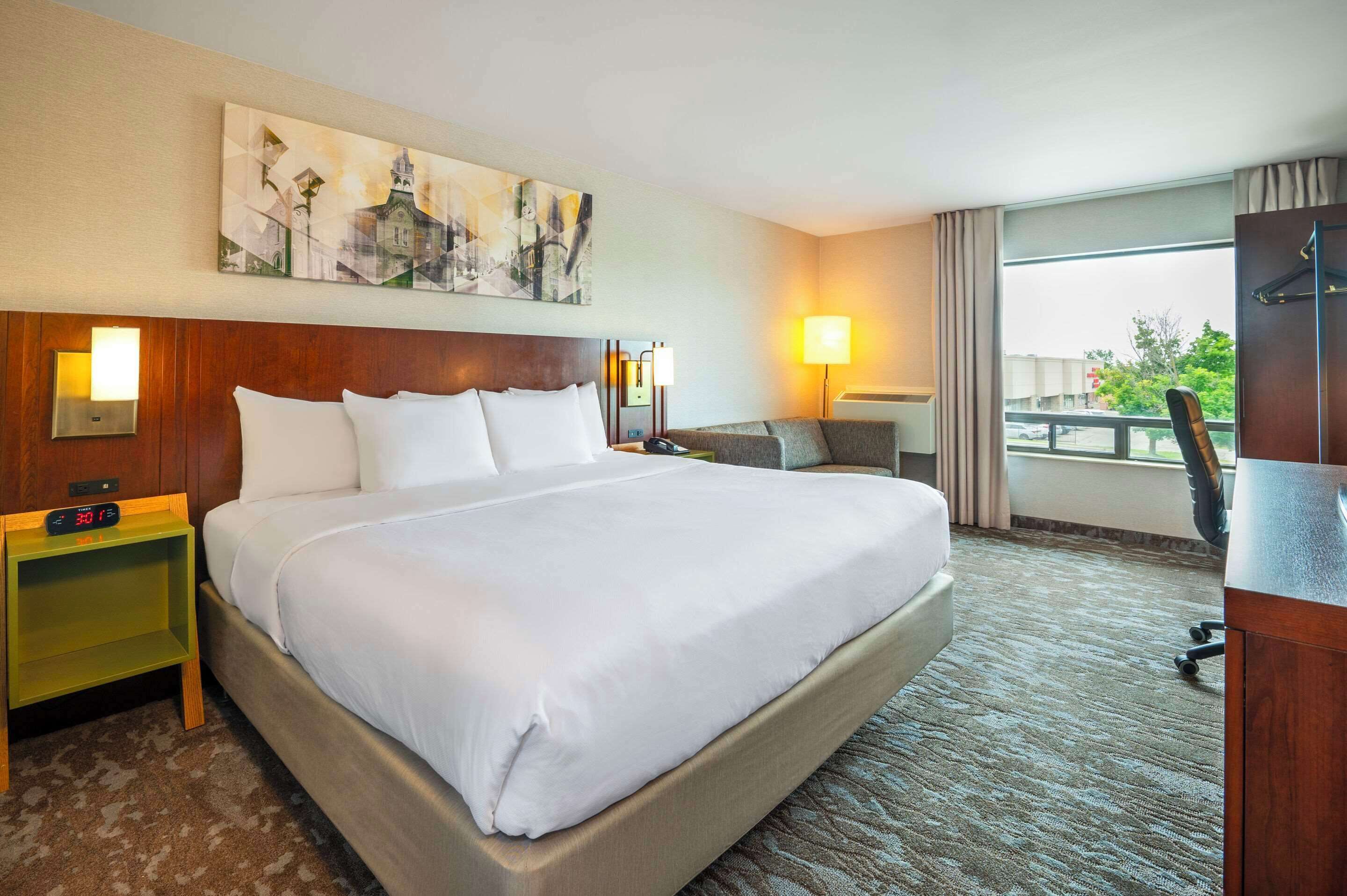 客房, 1 張特大雙人床和 1 張沙發床, 非吸煙房 | 高級寢具、Select Comfort 床墊、書桌、遮光布/窗簾