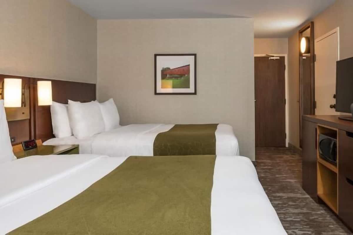 Premium bedding, Select Comfort beds, desk, blackout drapes