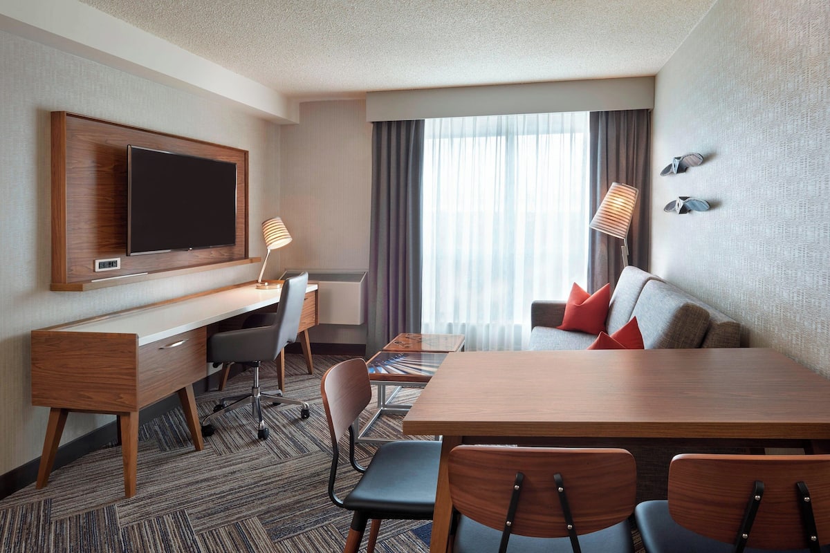 Suite, 1 King Bed with Sofa bed | Living room