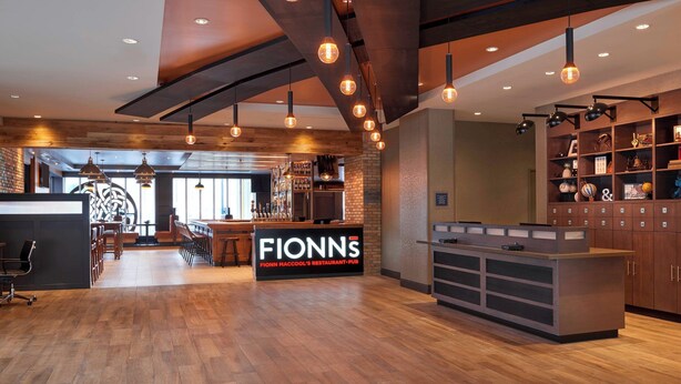 Room, 1 King Bed | Lobby - Four Points by Sheraton Toronto Airport East (Toronto)