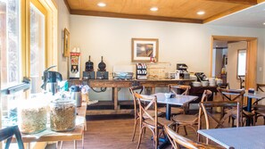 Free daily full breakfast - Riverside Inn (Grants Pass)