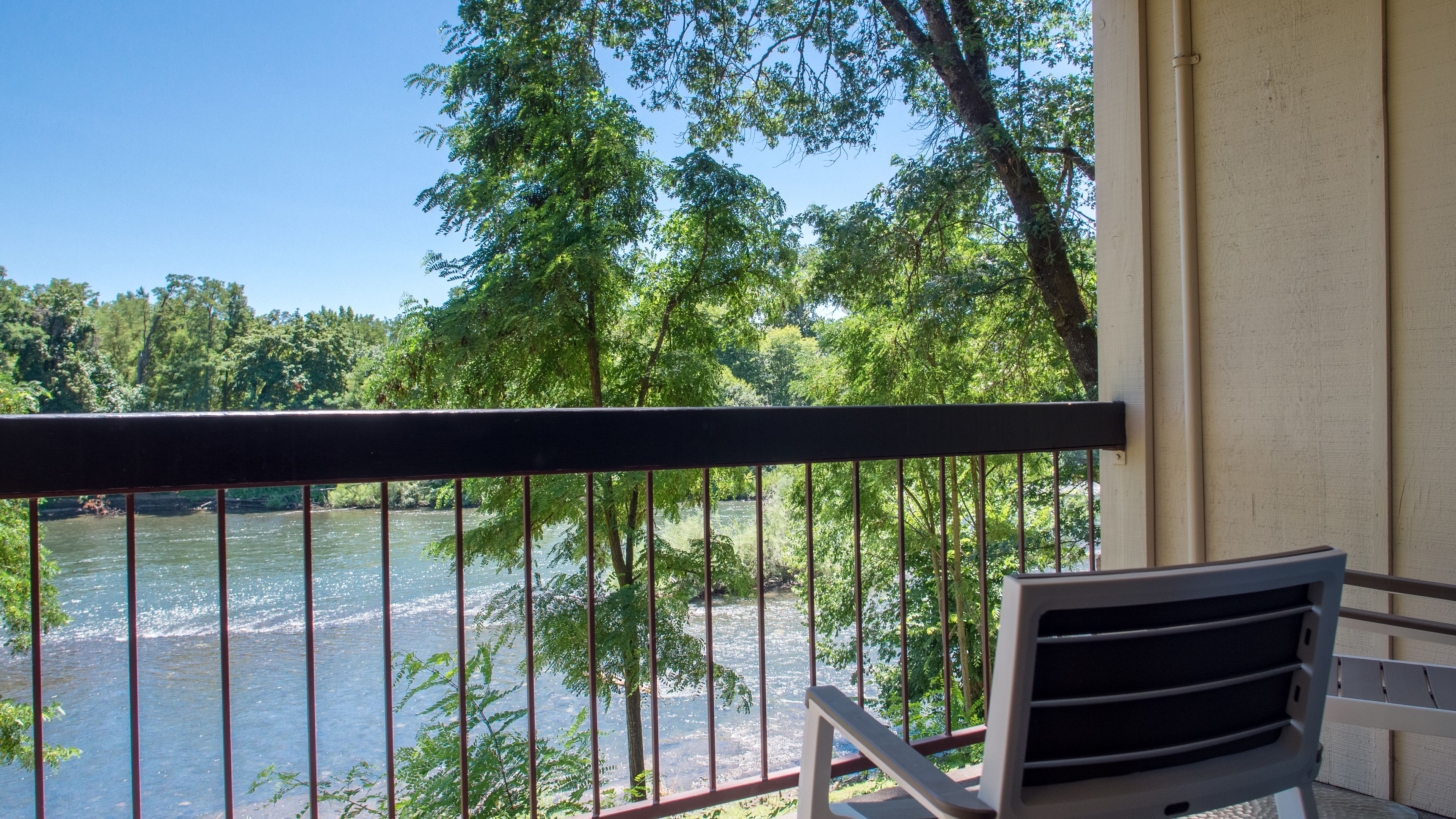 วิวริมน้ำ