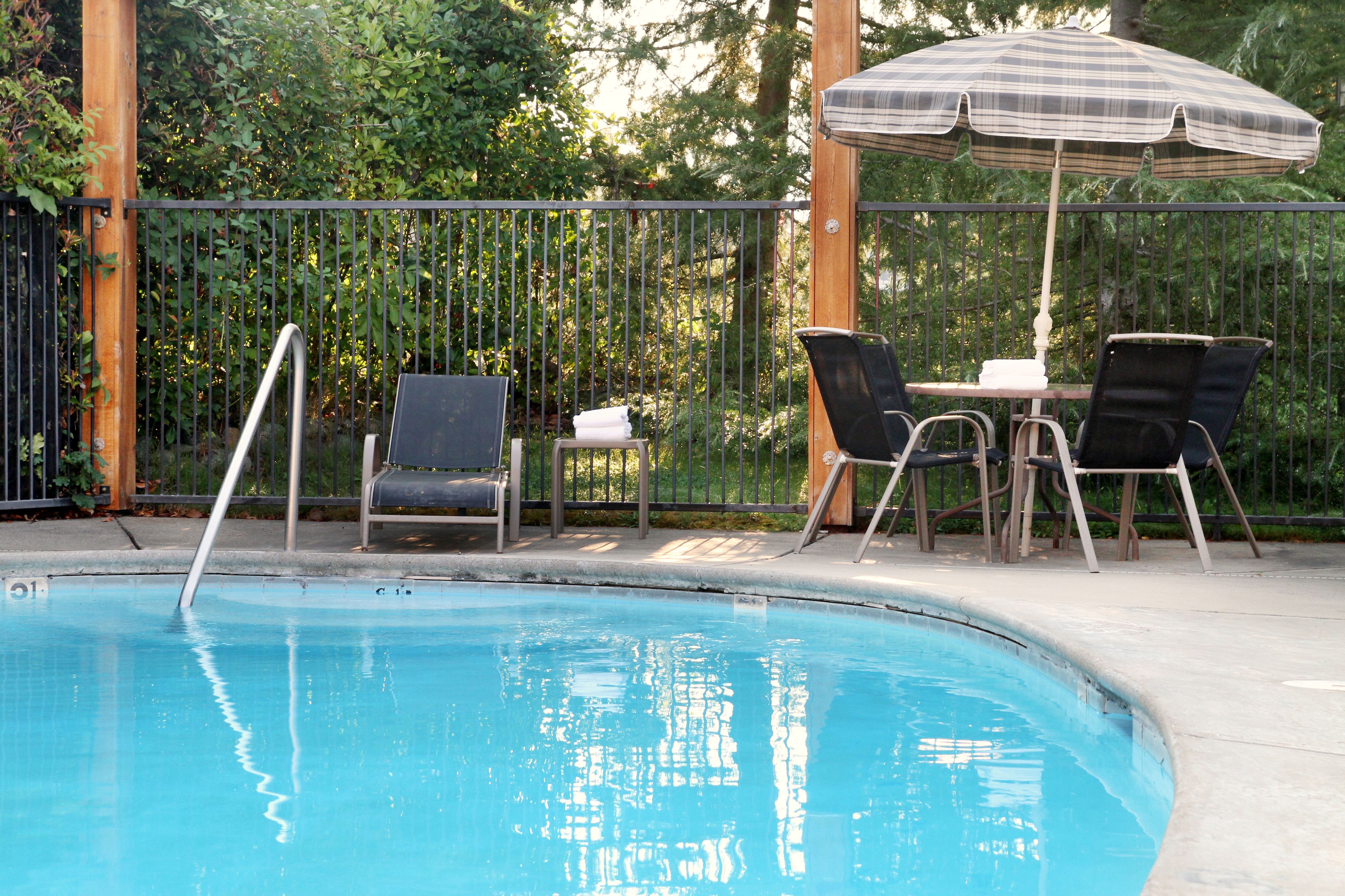 seasonal outdoor pool, open 10 am to 10 pm, pool umbrellas