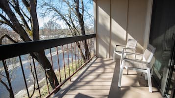 Deluxe Room, 2 Queen Beds | Balcony