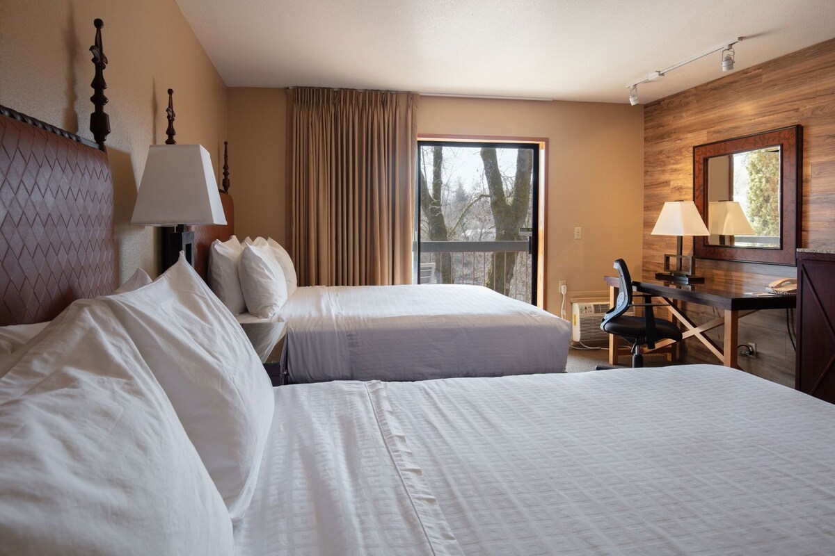 Pillowtop beds, desk, laptop workspace, blackout drapes