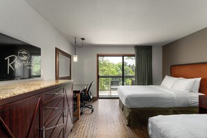 Habitación estándar, 2 camas Queen size | Camas con pillow-top, escritorio y espacio para trabajar con laptop 