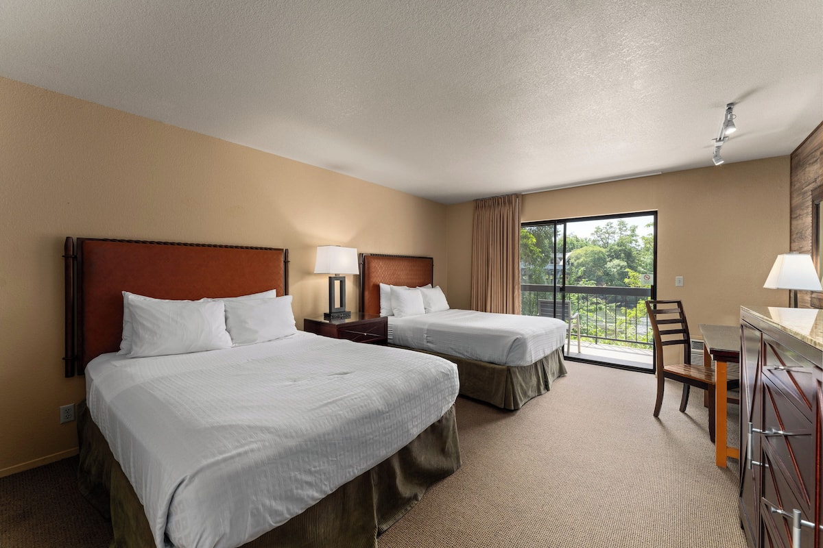 Pillowtop beds, desk, laptop workspace, blackout drapes