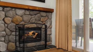 Premium Room, 1 King Bed, Fireplace