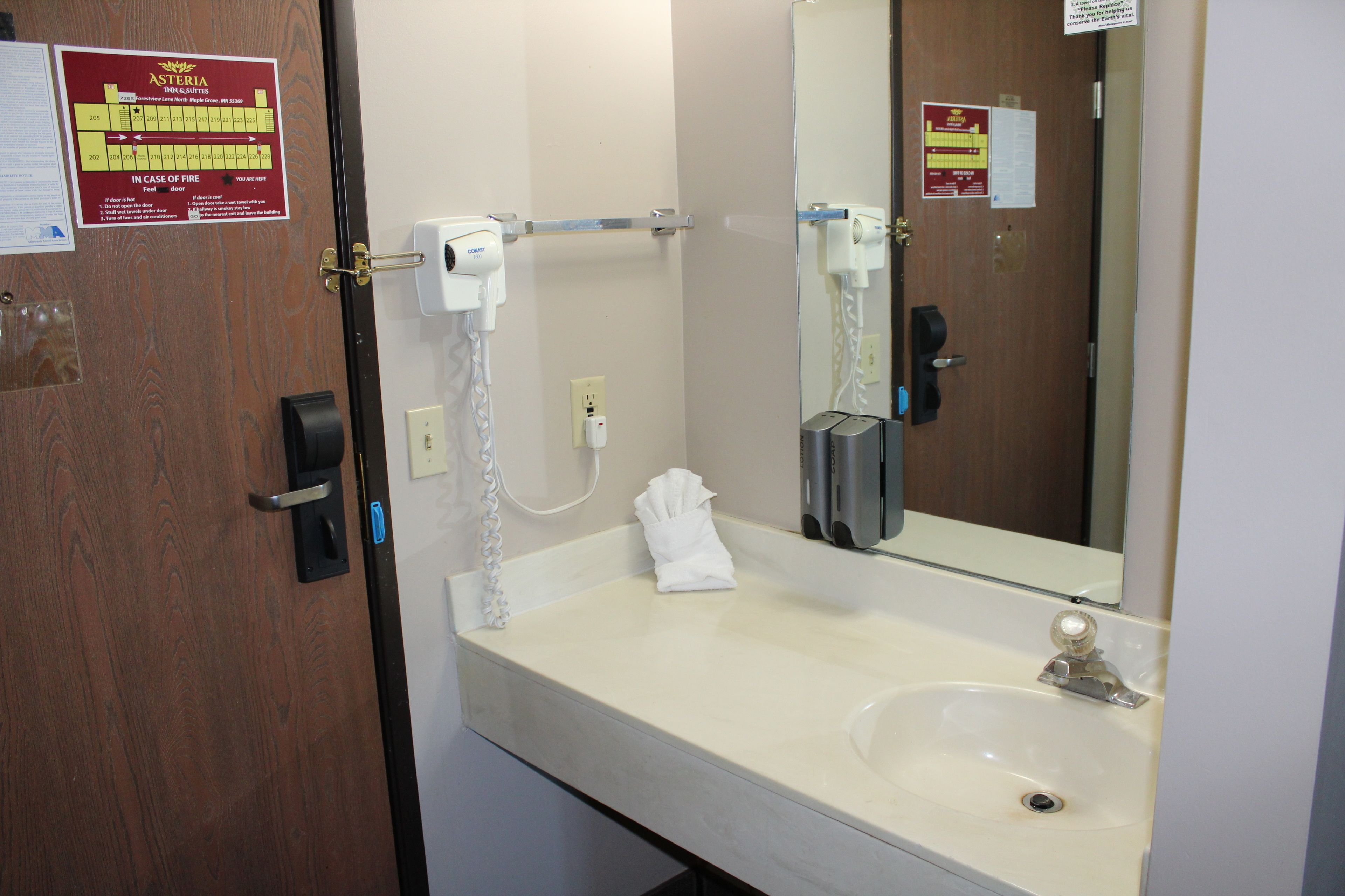 Foto - Coratel Inn and Suites Maple Grove