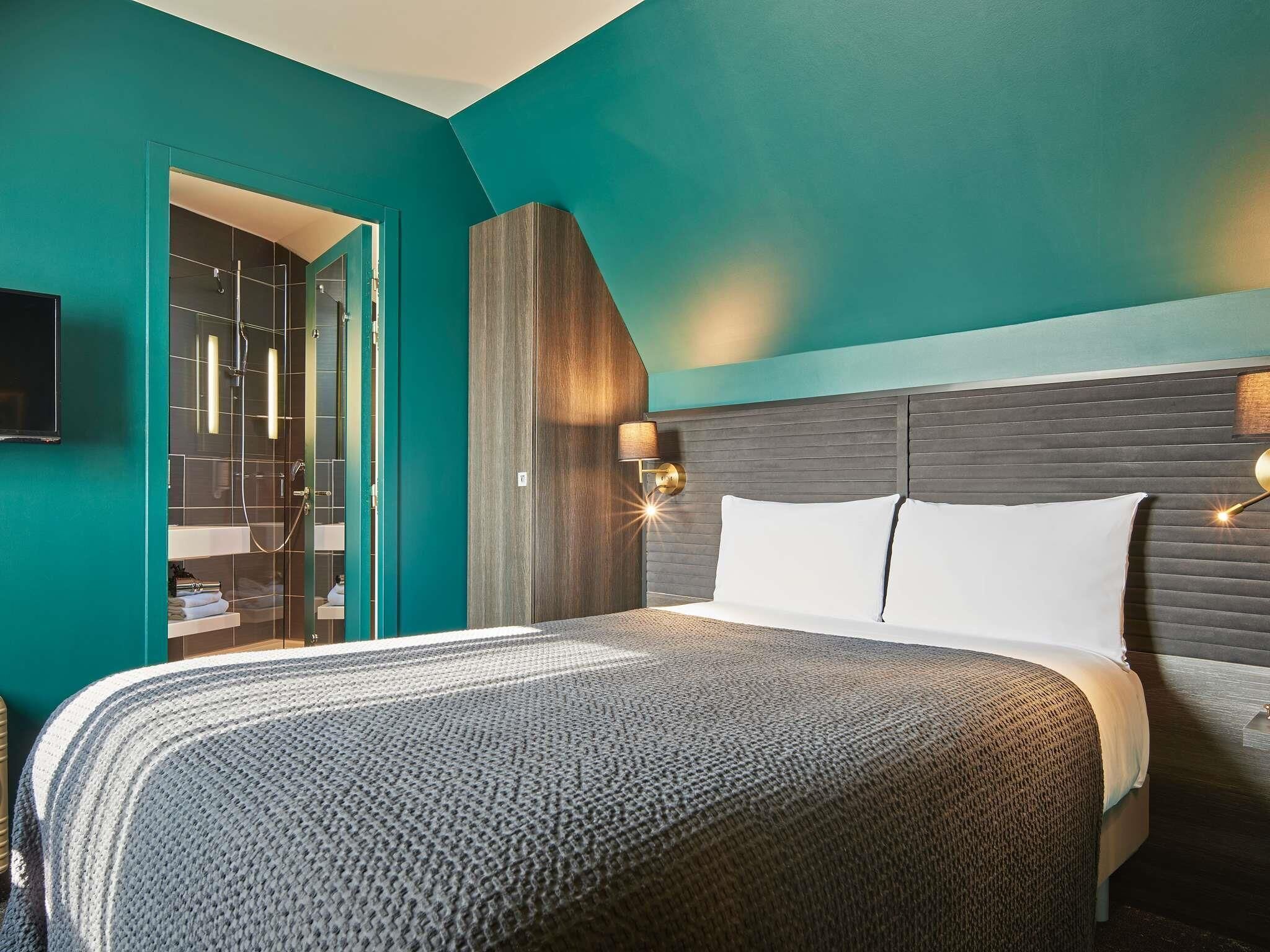 Premium bedding, in-room safe, desk, laptop workspace