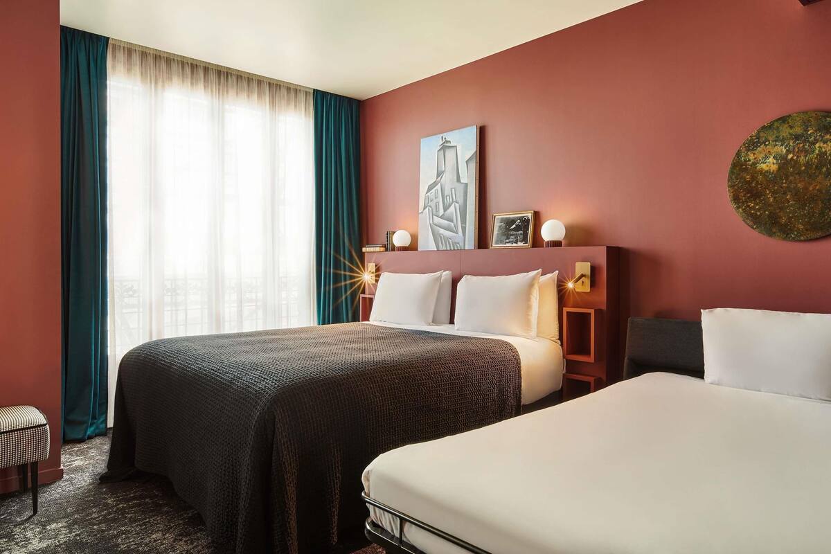 Privilege, Habitación, 1 cama doble con sofá cama | Ropa de cama de alta calidad, caja fuerte, escritorio
