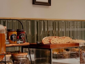 Café da manhã com buffet diário (EUR 20 por pessoa) 