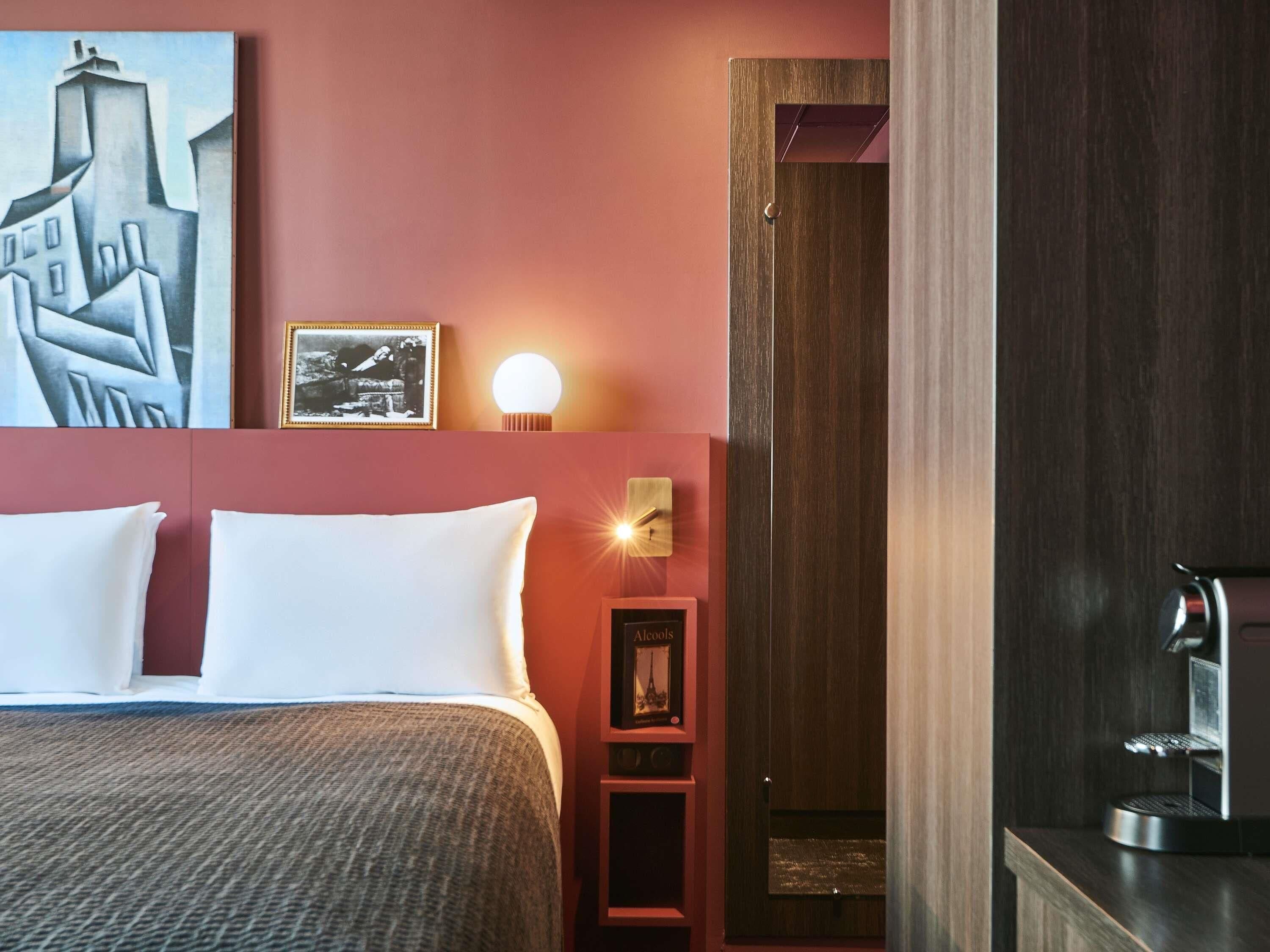 Premium bedding, in-room safe, desk, laptop workspace