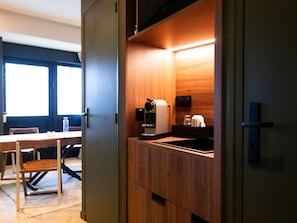 Hochwertige Bettwaren, Minibar, Zimmersafe, Schreibtisch