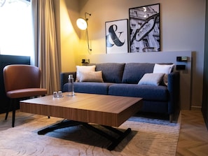 Hochwertige Bettwaren, Minibar, Zimmersafe, Schreibtisch