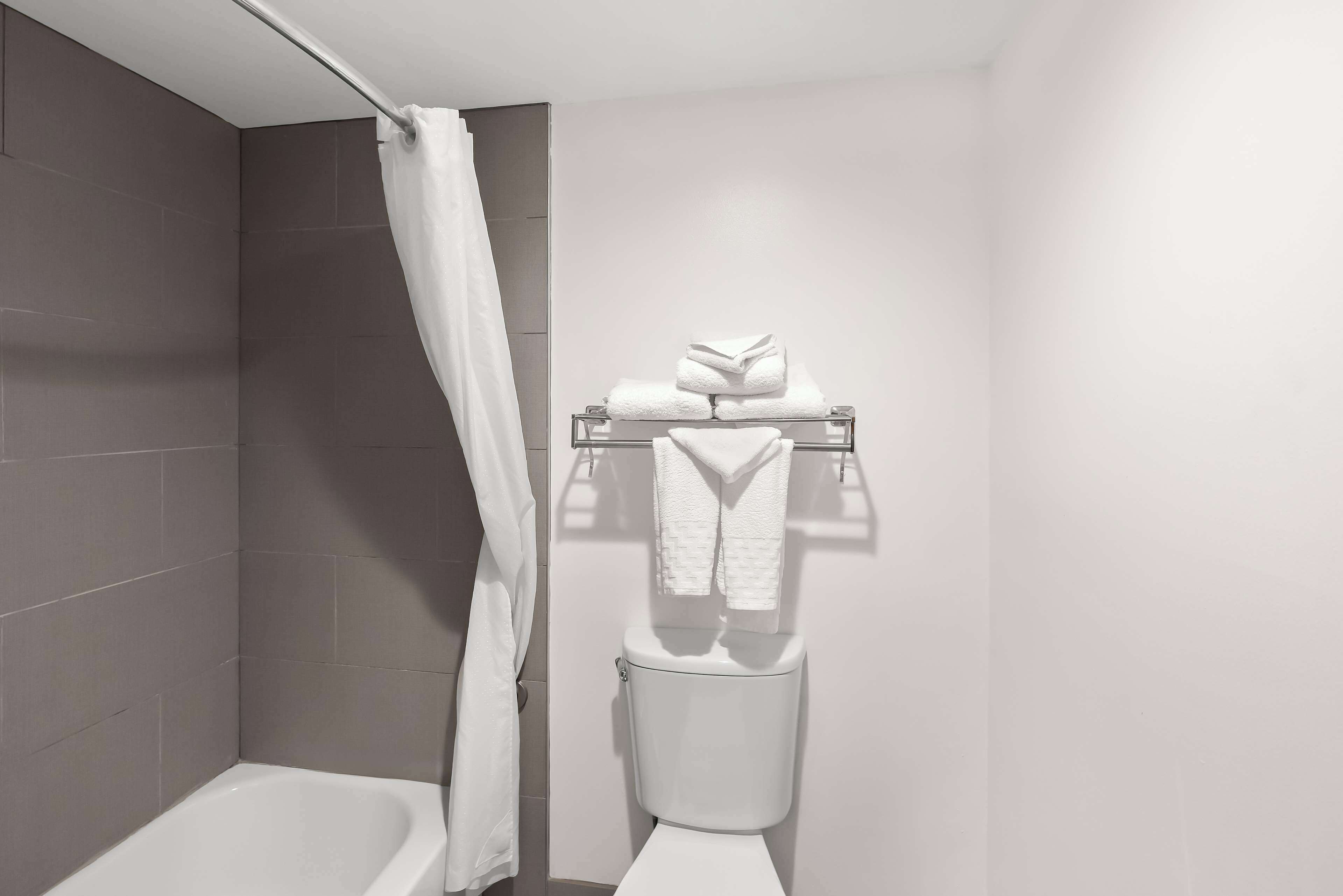 combined shower/bathtub, deep-soaking bathtub, free toiletries