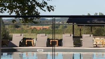 Seasonal outdoor pool, open 10 AM to 10 PM, pool loungers