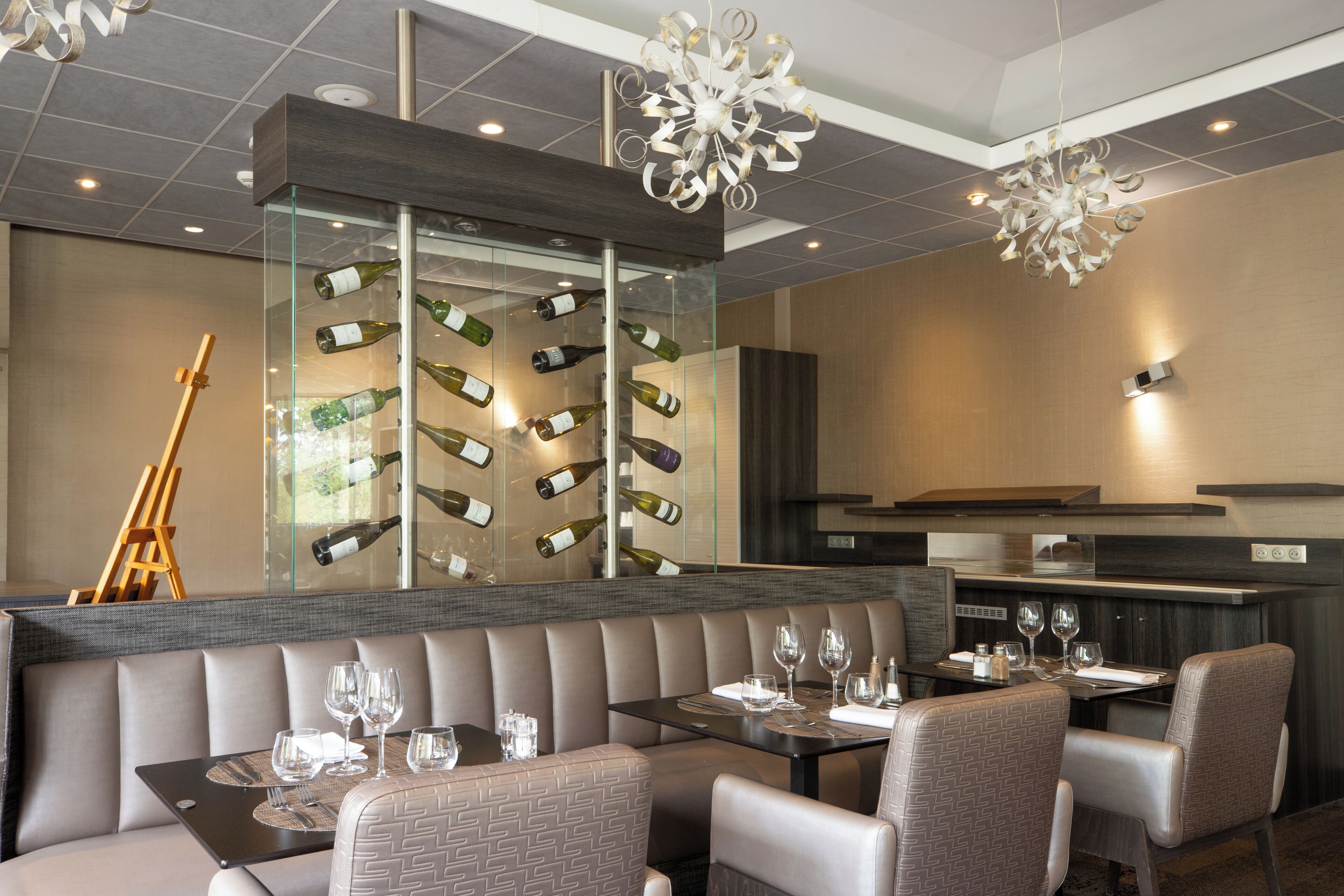 breakfast, lunch, dinner served; regional cuisine