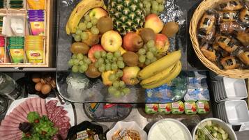 Se ofrece un desayuno bufé todos los días (por un coste adicional)