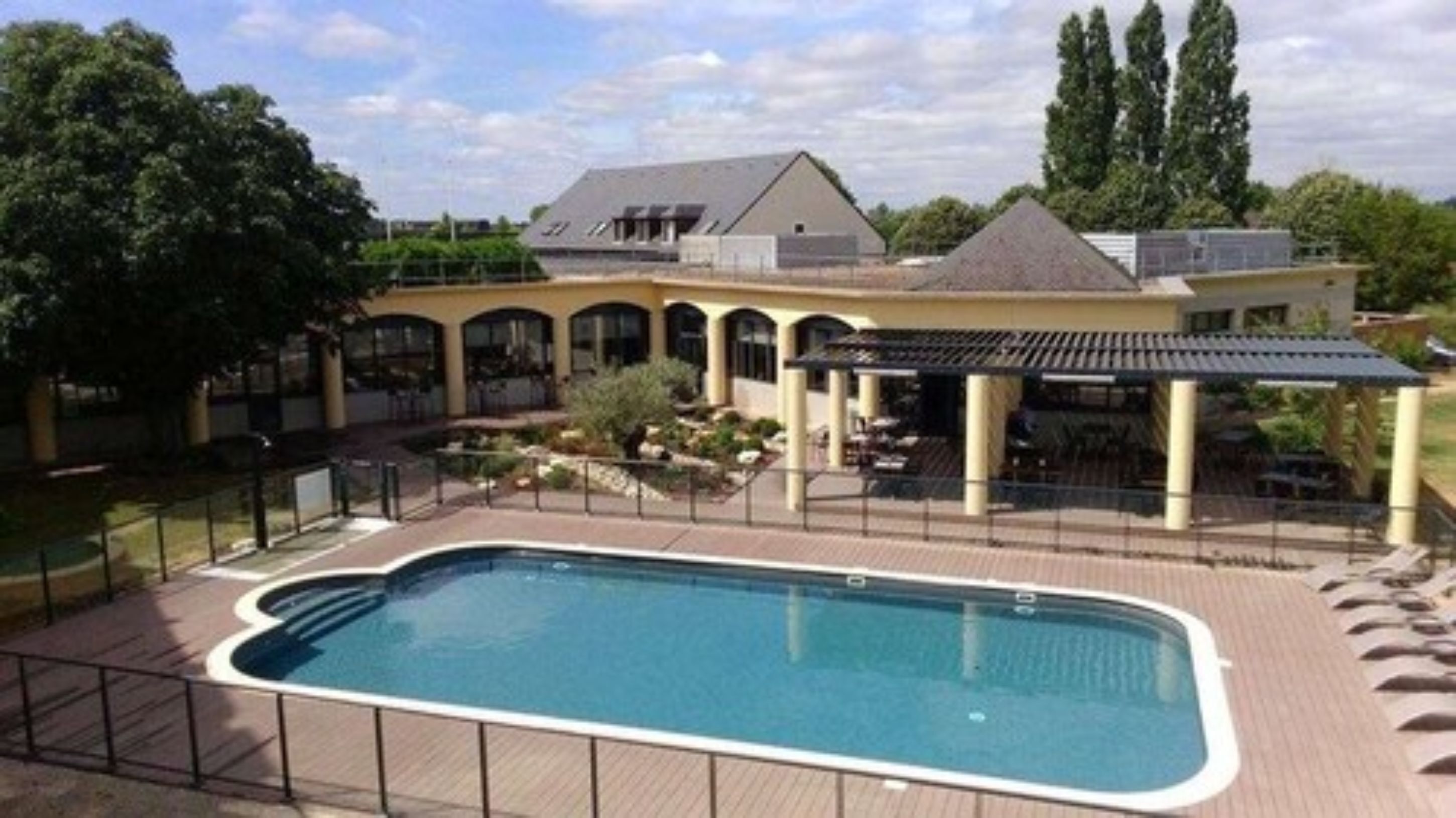 seasonal outdoor pool, open 10 am to 10 pm, pool loungers