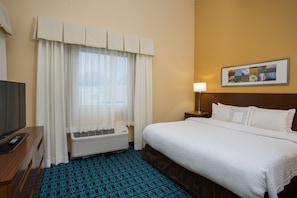 Room, 1 Queen Bed, Non Smoking | Desk, blackout drapes, iron/ironing board, free cribs/infant beds