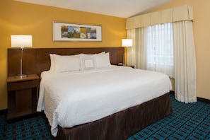 Desk, blackout curtains, iron/ironing board, free cots/infant beds - Comfort Inn - Dedham-Boston MetroWest (Dedham)