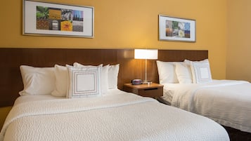 Chambre, 2 lits doubles, non-fumeur | Bureau, rideaux d’obscurcissement, fer et planche à repasser