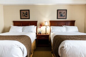 Traditional Room, 2 Double Beds | Pillowtop beds, in-room safe, individually furnished, laptop workspace - Welcominns Hotel Ottawa (Ottawa)