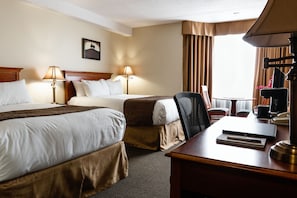 Traditional-Zimmer, 2 Doppelbetten | Pillowtop-Betten, Zimmersafe, individuell eingerichtet