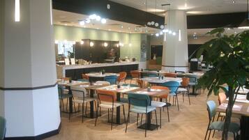 Daily buffet breakfast (EUR 21.00 per person)