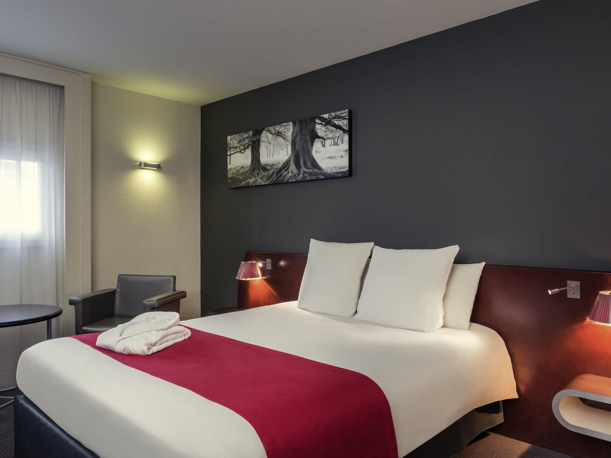 Privilege, Superior Room, 1 Double Bed | Premium bedding, in-room safe, desk, blackout drapes