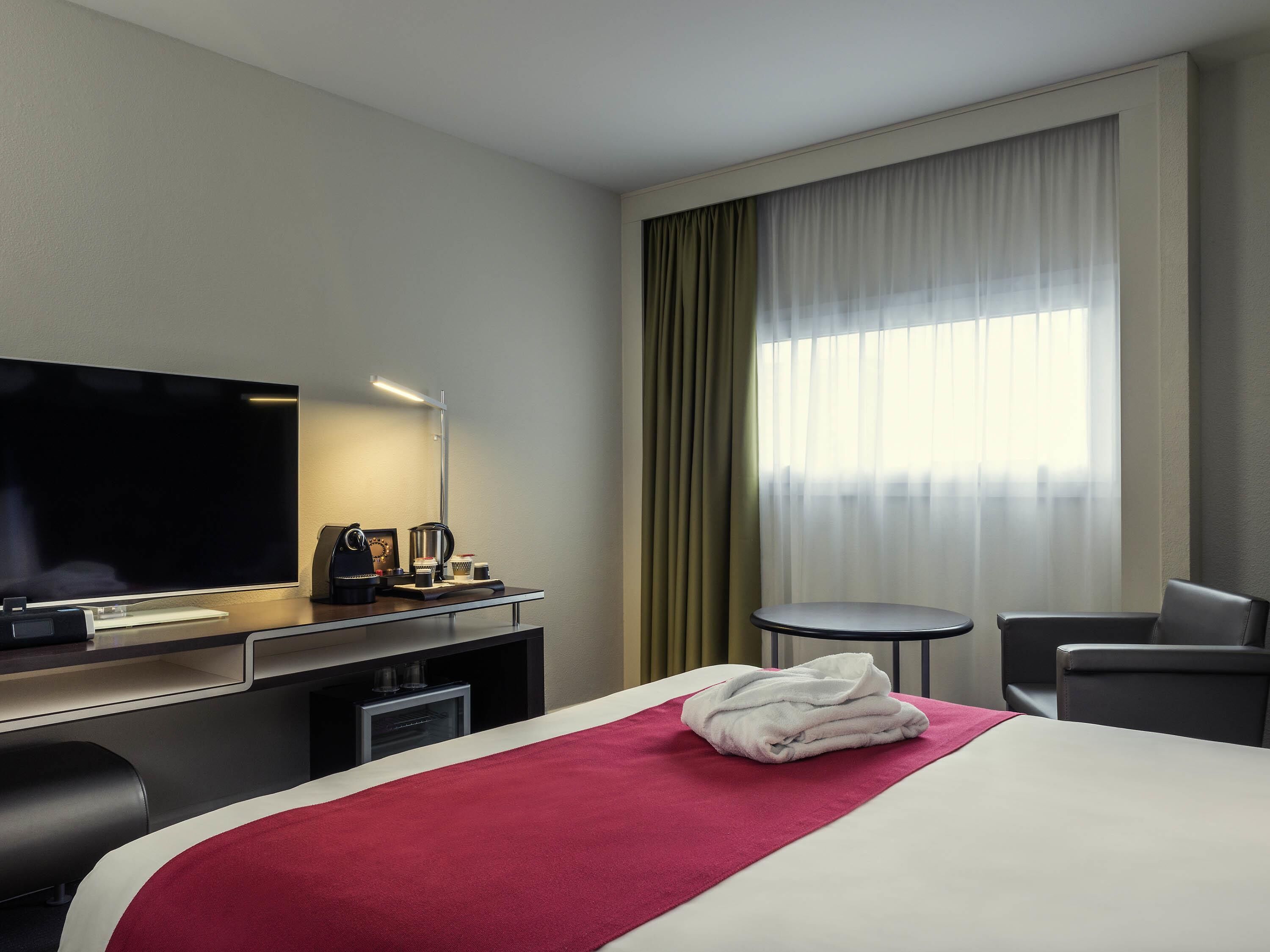 Premium bedding, in-room safe, desk, blackout curtains