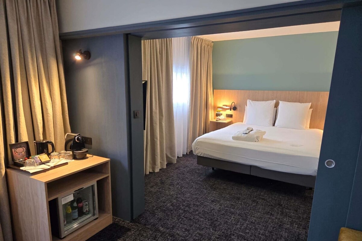 Suite, 1 King Bed | Premium bedding, in-room safe, desk, blackout curtains