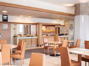 Daily buffet breakfast (EUR 19.90 per person)