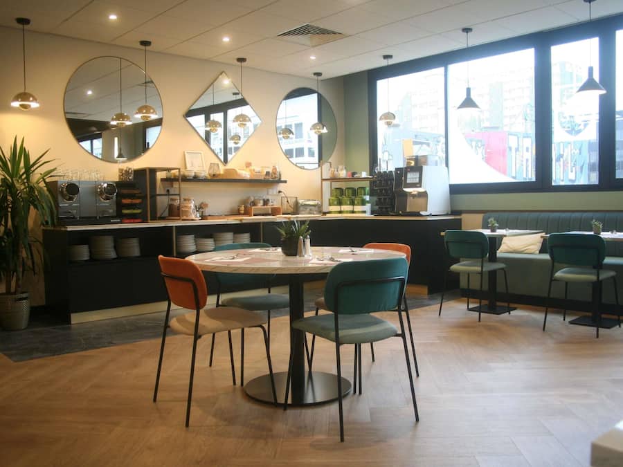 Dagelijks ontbijtbuffet (EUR 21.00 per persoon)