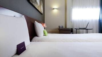Standard Twin Room, 2 Single Beds | Premium bedding, in-room safe, desk, blackout curtains