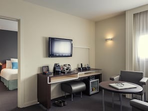 Suite, 1 cama King size | Ropa de cama de alta calidad y caja de seguridad en la habitación