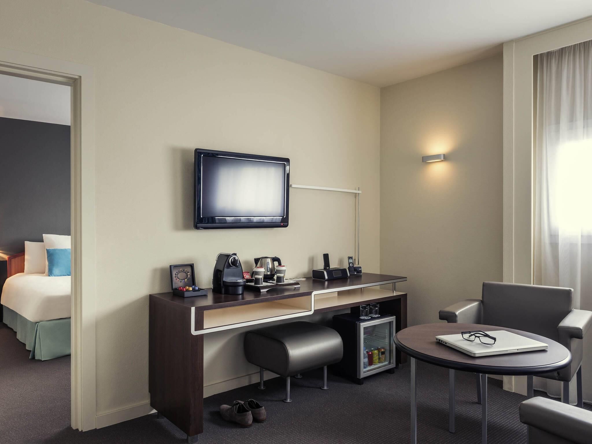 Suite, 1 King Bed | Premium bedding, in-room safe, desk, blackout drapes