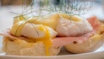 Daily full breakfast (EUR 15.00 per person)