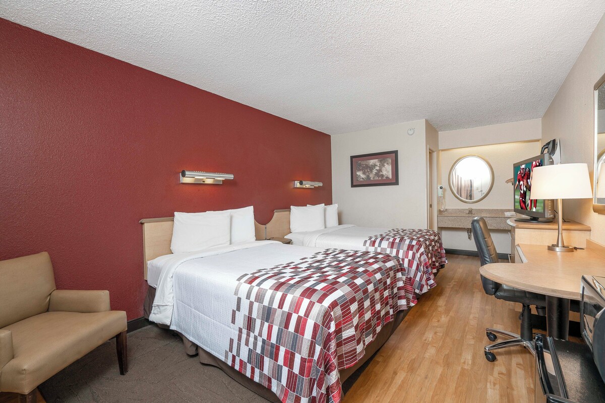 Deluxe Room, 2 Double Beds (Smoke Free) | In-room safe, desk, blackout curtains, free WiFi