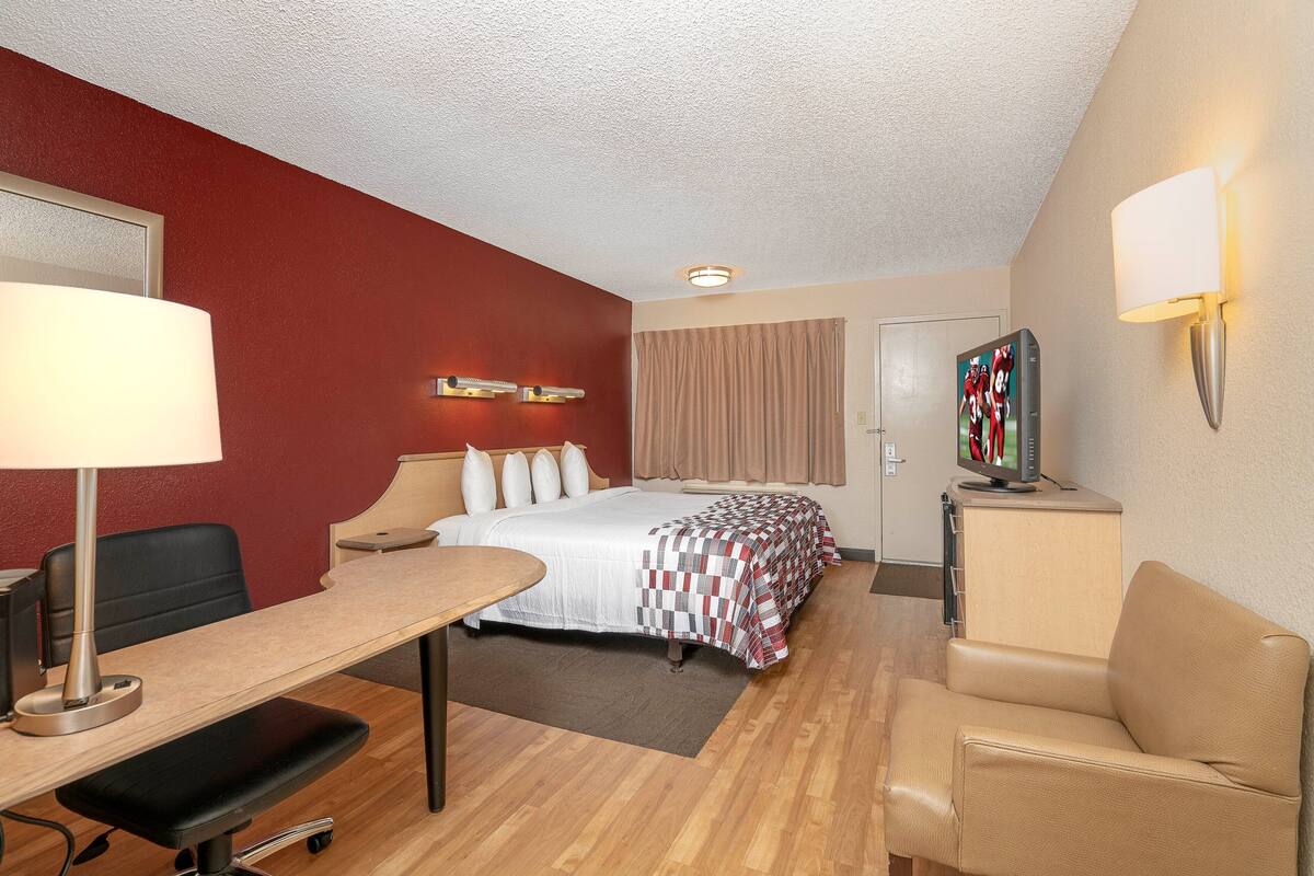 In-room safe, desk, blackout curtains, free WiFi