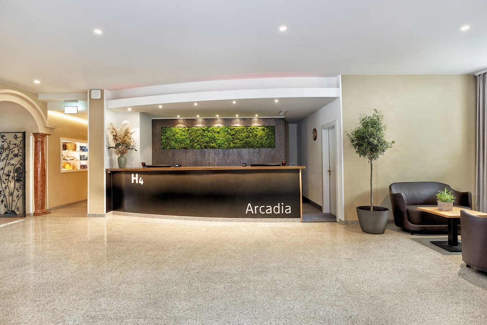 H4 Hotel Arcadia Locarno by null
