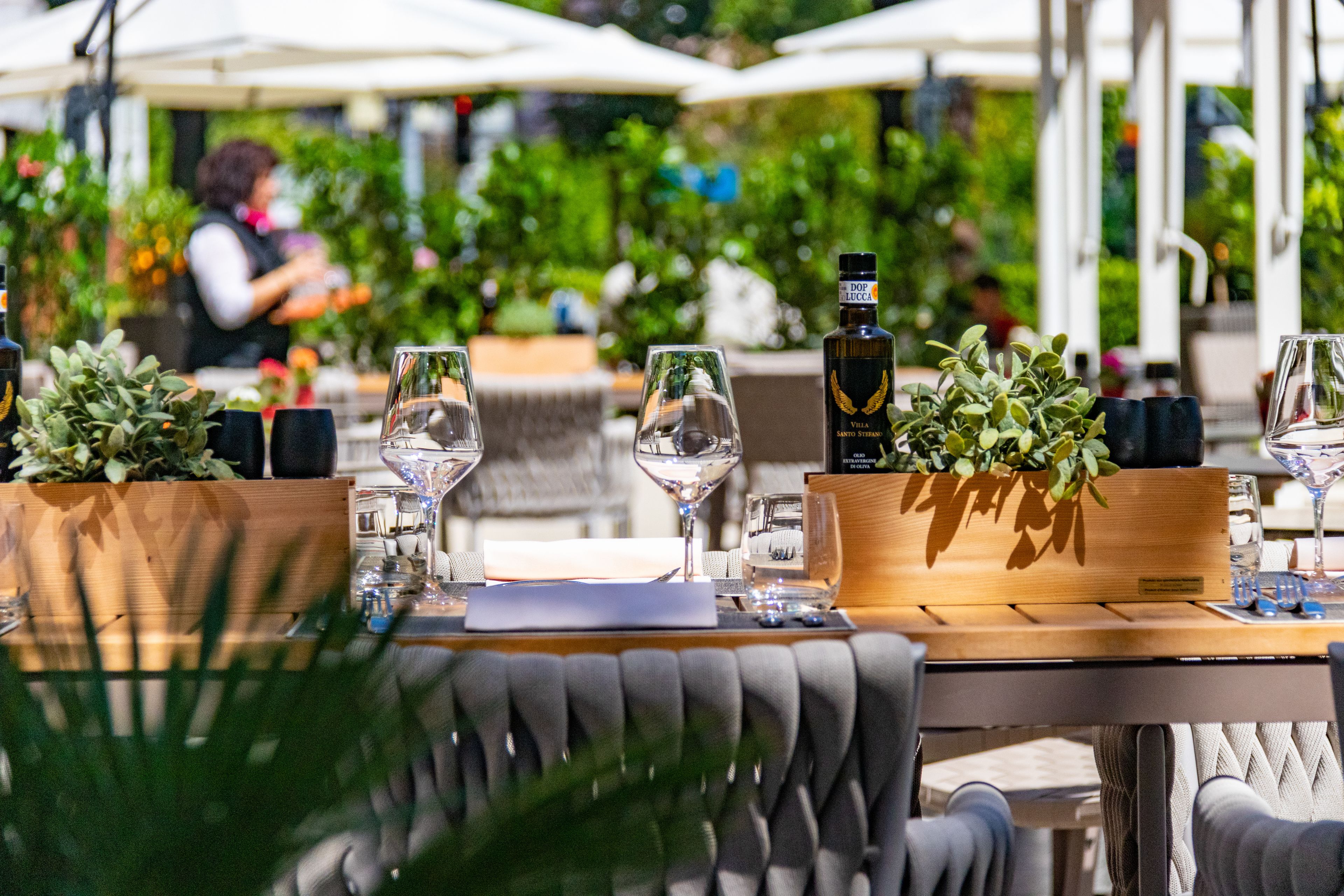 breakfast, lunch, dinner served; regional cuisine