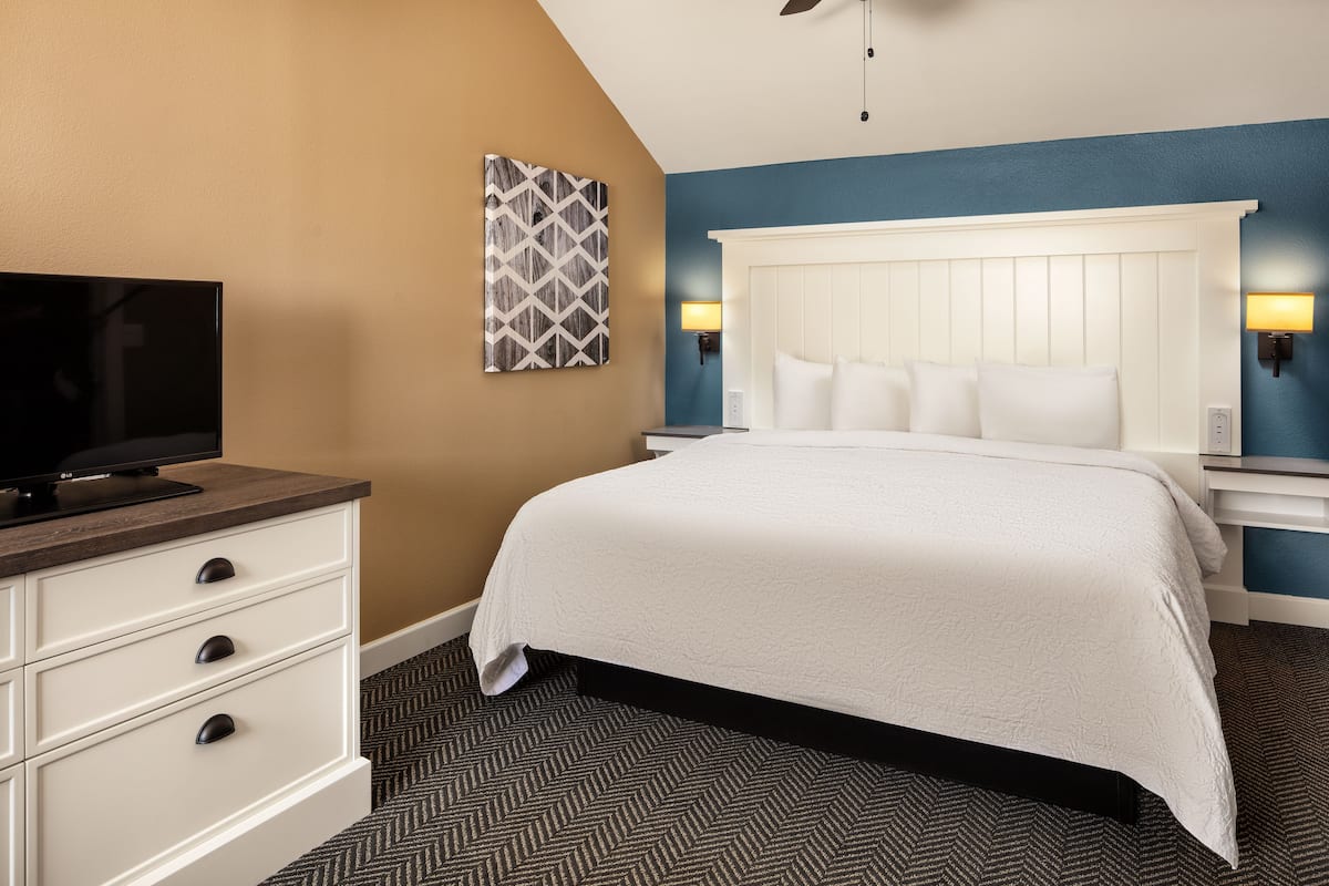 Down duvets, in-room safe, iron/ironing board, free WiFi