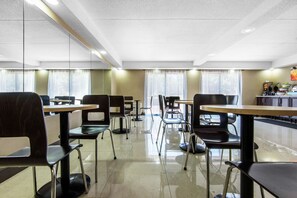 Free daily on-the-go breakfast - Comfort Inn (North Bay)