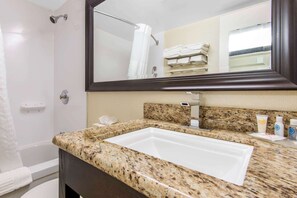 Combined shower/bathtub, hair dryer, towels