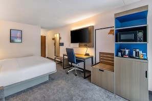 Standard Room, 1 Kind bed 1 Sofa Bed - Ground Floor, Non-Smoking | Premium bedding, pillow-top beds, desk, blackout curtains