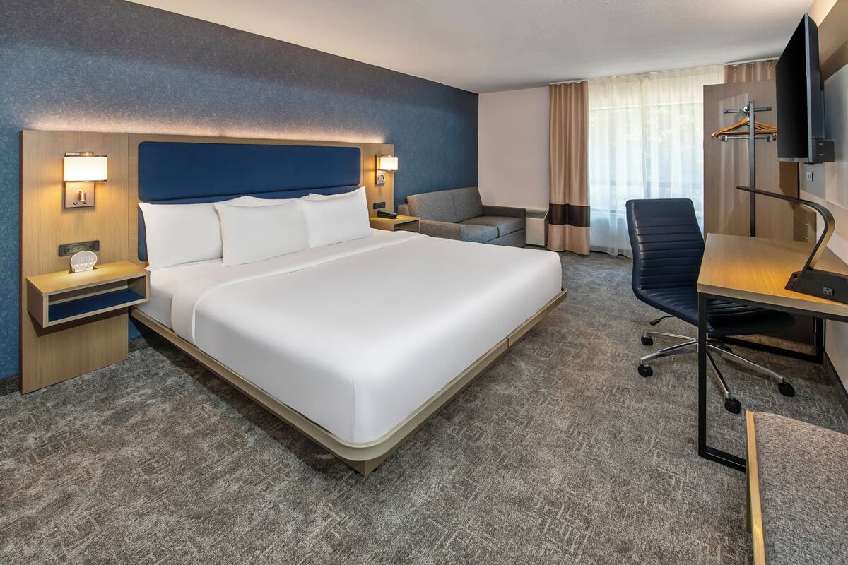 Room, 1 King Bed with Sofa bed, Non Smoking | Premium bedding, pillow-top beds, desk, blackout curtains